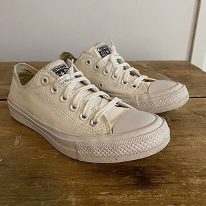 Converse All Star Chuck Taylor’s White on White